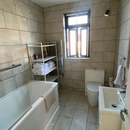 Apartment Roomy 2 Bed Flat In London Thornton Heath