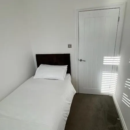 Roomy 2 Bed Flat In London Apartment Thornton Heath