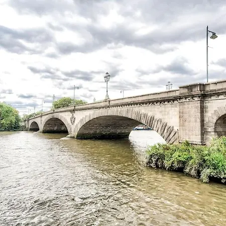 Kew Views 2br Apt By Riverside London