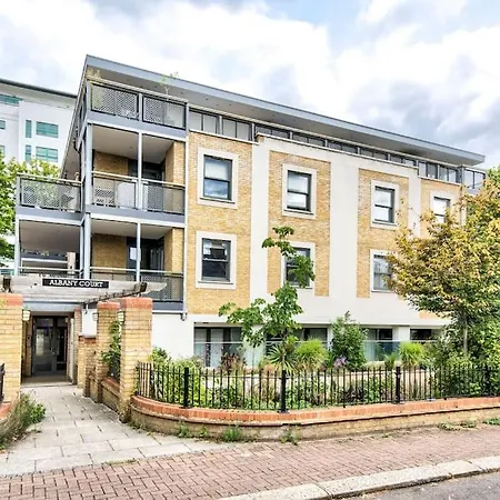 Kew Views 2br Apt By Riverside * London