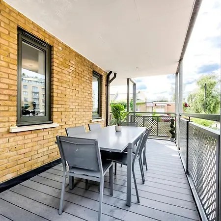 Apartment Kew Views 2br Apt By Riverside *