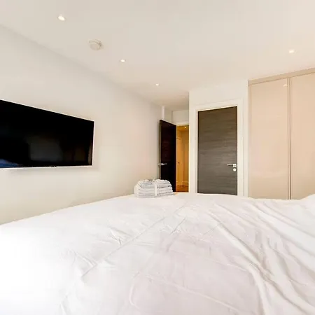 Kew Views 2br Apt By Riverside London