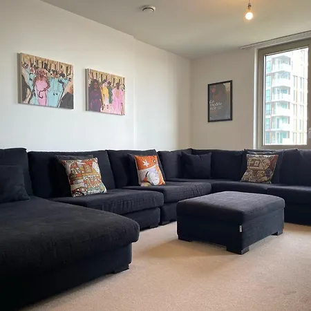 Spacious Flat In Manor House, * London