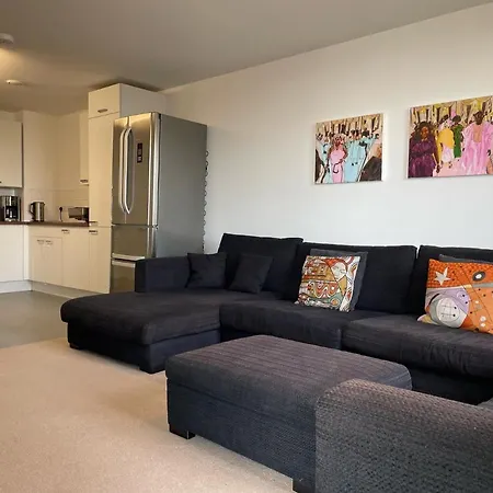 Spacious Flat In Manor House, Apartment