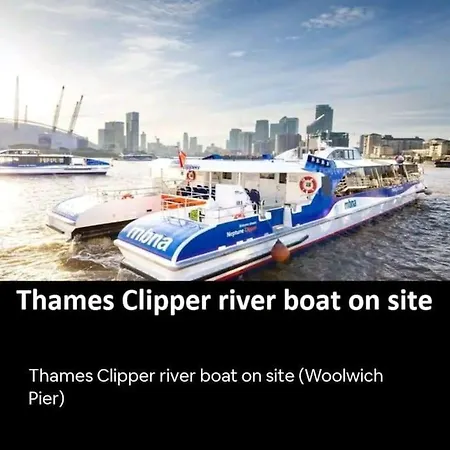 Snuggle Inn: Riverside With Thames Views London