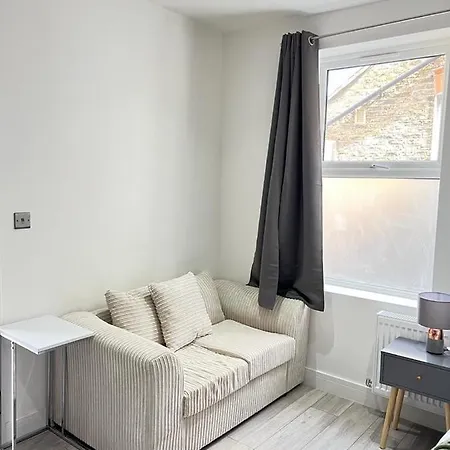 Studio Apartment London