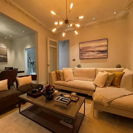 Quintessential Town House Close To