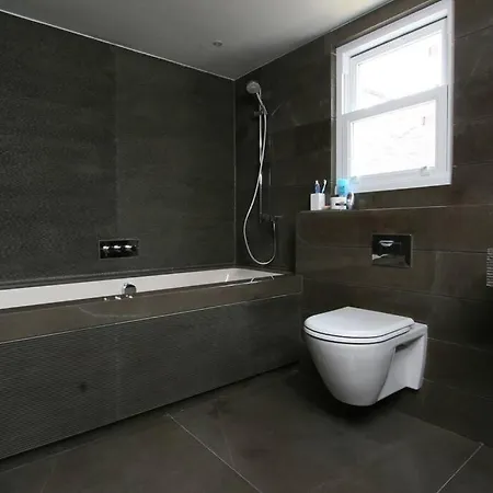 Apartment Quintessential Town House Close To London
