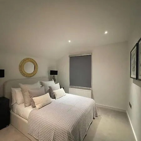 Quintessential Town House Close To