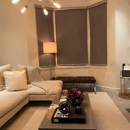 Apartment Quintessential Town House Close To London