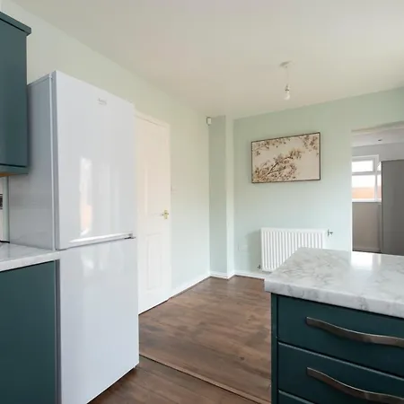 4 Bed House In Woolwich/thamesmead 6 Beds Sleeps 8 Apartment *