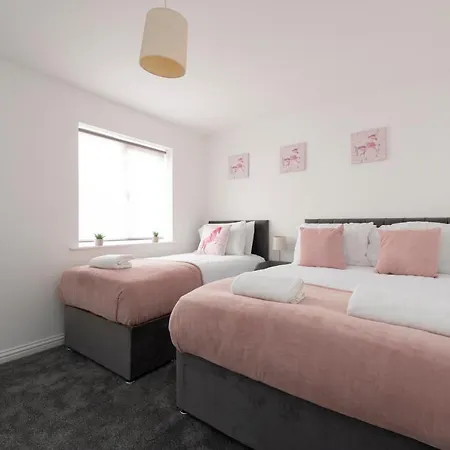 Apartment 4 Bed House In Woolwich/thamesmead 6 Beds Sleeps 8 *