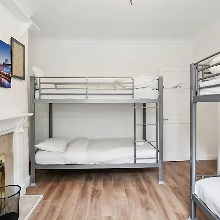 Homestay Aplacetostay Apartment, Zone 1 Car London