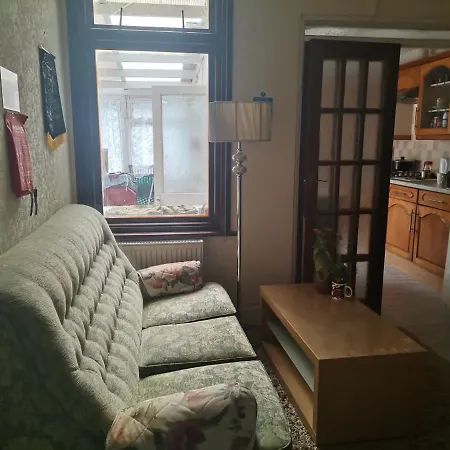 Double Available- London Seven Kings Seven Kings Train Station Guest house