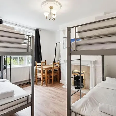Aplacetostay Apartment, Zone 1 Car