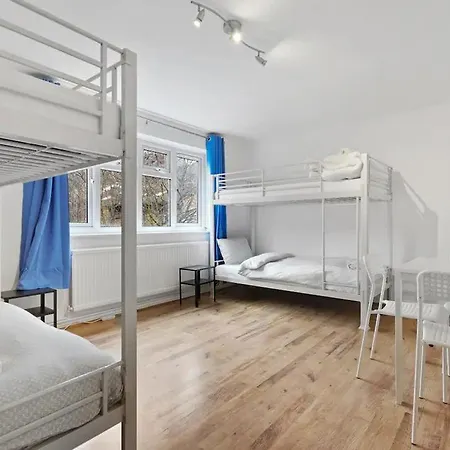 Aplacetostay Apartment, Zone 1 Car