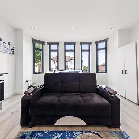Apartment Comfy 1bdr - 30mins To Ldn - Parking