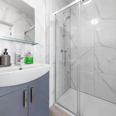 Comfy 1bdr - 30mins To Ldn - Parking * The Hyde