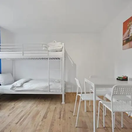 Homestay Aplacetostay Apartment, Zone 1 Car *
