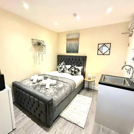 Sutton Suites Sm4 - London