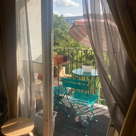 Kilburn Homestay *