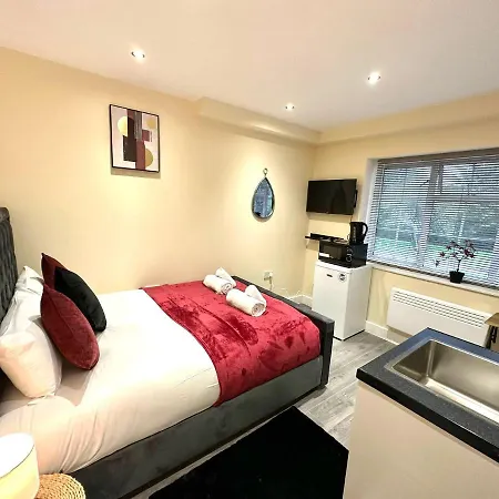 Sutton Suites Sm4 - London