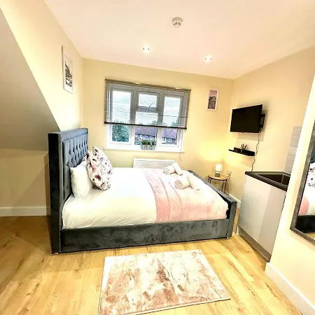 Sutton Suites Sm4 - London