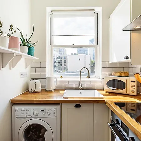Bridge Cosy Chic Your Perfect 1-bed Retreat *