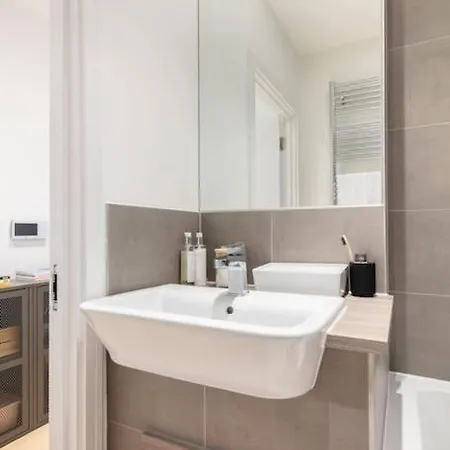 Cozy Flat In Hip East * London