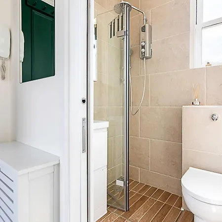 Bridge Cosy Chic Your Perfect 1-bed Retreat London
