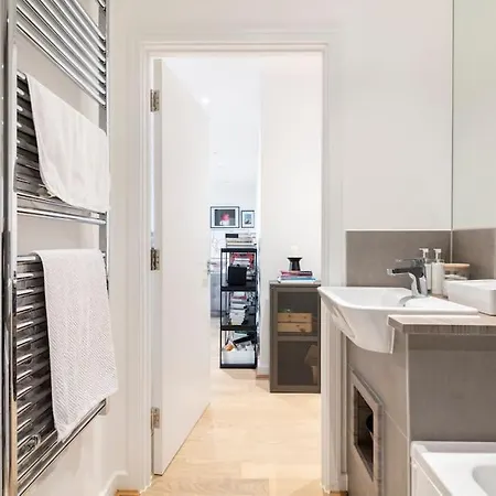 Cozy Flat In Hip East *