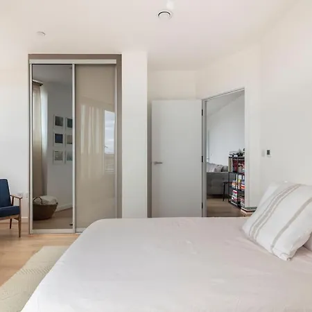 Cozy Flat In Hip East * London
