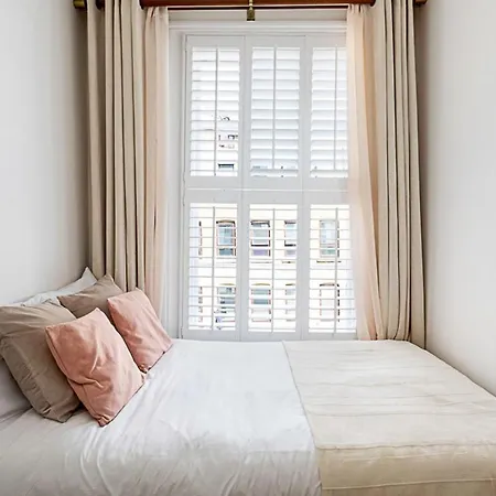 Bridge Cosy Chic Your Perfect 1-bed Retreat Apartment