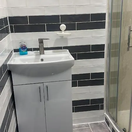 Flat In Acton * London