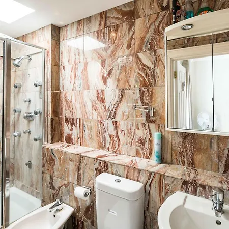 Kensington Skyline Penthouse * London