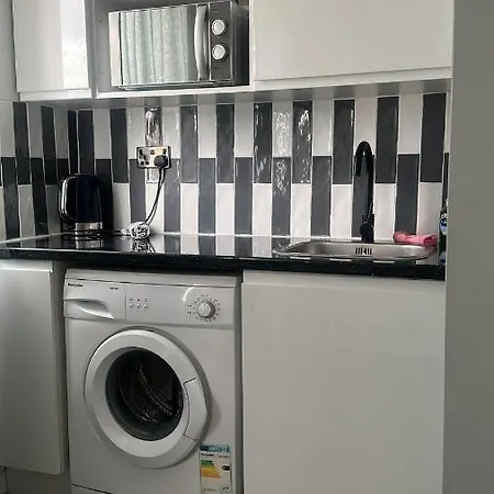 Flat In Acton *