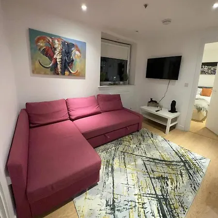 Comfortable Canterbury 2 Bedroom Flat In London Cb74 Apartment *