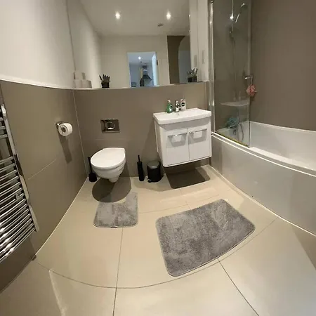 Comfortable Canterbury 2 Bedroom Flat In London Cb74 Apartment *