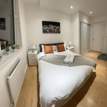 Comfortable Canterbury 2 Bedroom Flat In London Cb74 Apartment