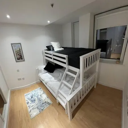 Comfortable Canterbury 2 Bedroom Flat In London Cb74 Apartment *