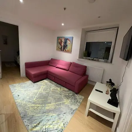 Apartment Comfortable Canterbury 2 Bedroom Flat In London Cb74 *