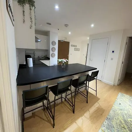 Apartment Comfortable Canterbury 2 Bedroom Flat In London Cb74