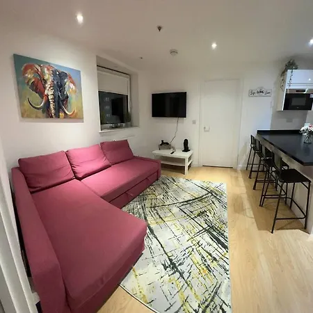 Comfortable Canterbury 2 Bedroom Flat In London Cb74 *