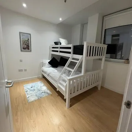 Comfortable Canterbury 2 Bedroom Flat In London Cb74 Apartment