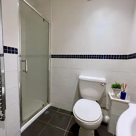 Sutton - Ground Floor Flat By The High Street * Sutton (Greater London)