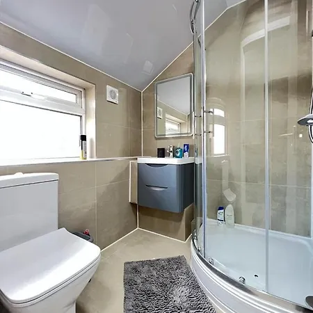 Studio Apartment *