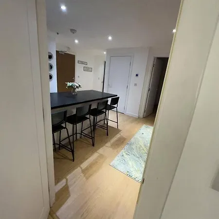 Comfortable Canterbury 2 Bedroom Flat In London Cb74