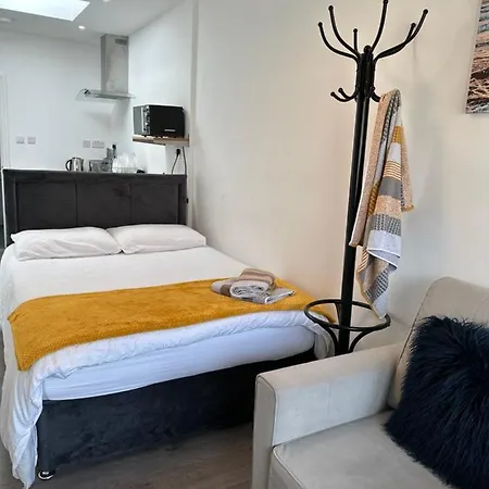 New Cozy Apt. House With Parking. Entire Space Apartment *