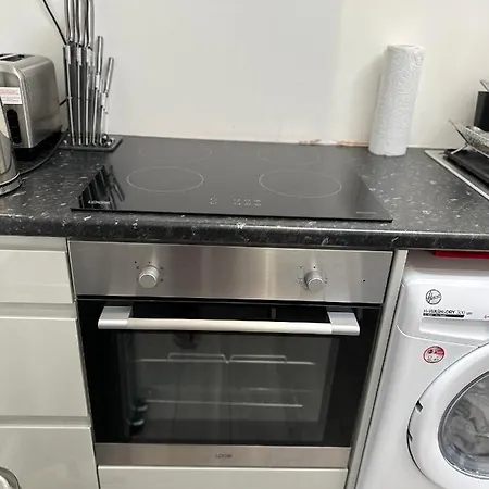 New Cozy Apt. House With Parking. Entire Space Apartment Erith