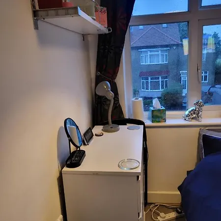 Very Bright & Cosy Little Bedroom *